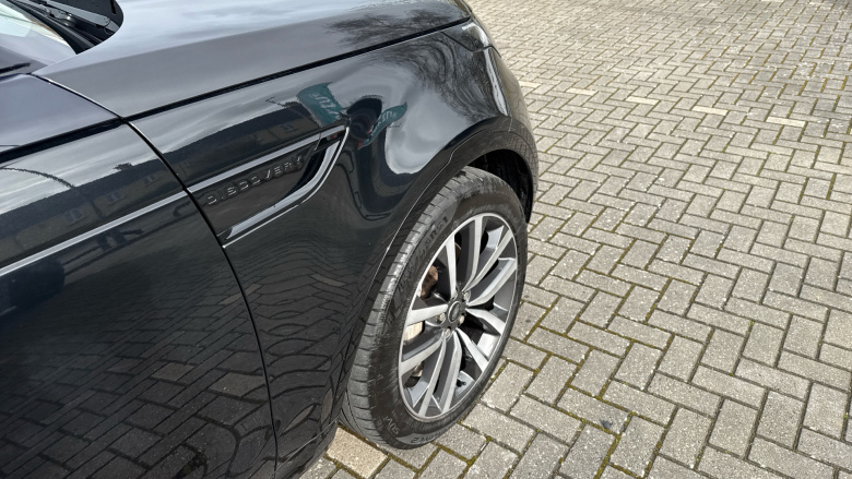 Land Rover Discovery 3.0 D300 R-Dynamic SE 5dr Auto Diesel Station Wagon